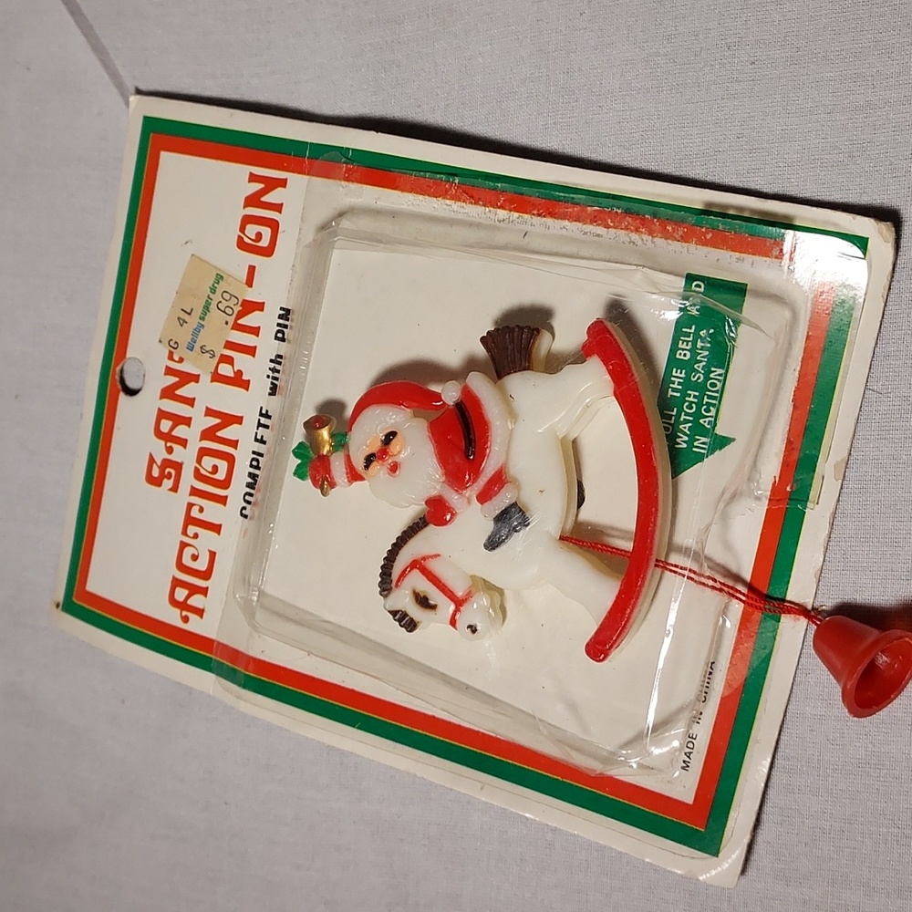 Vintage Santa Clause Action Pin-On In Original Package Christmas  Pin